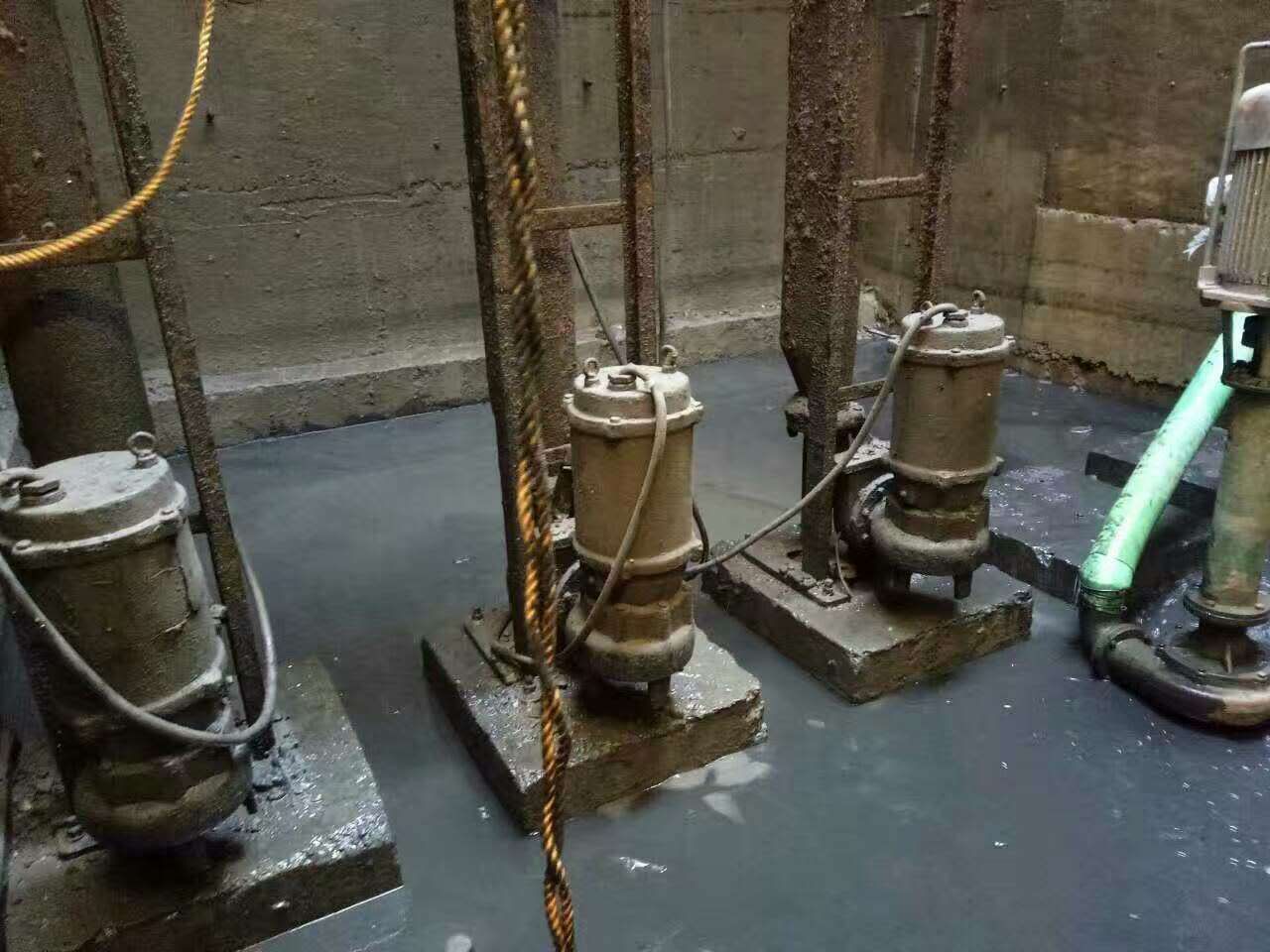 琼山污水池清理